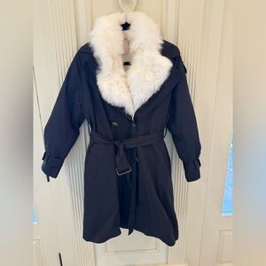 NWT Joy Kvalitet Trench Coat 2-in-1 with white Fox Fur Lining.